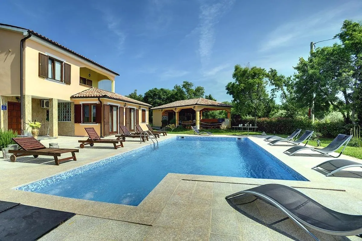 Villa Fatima Valtura 0*,